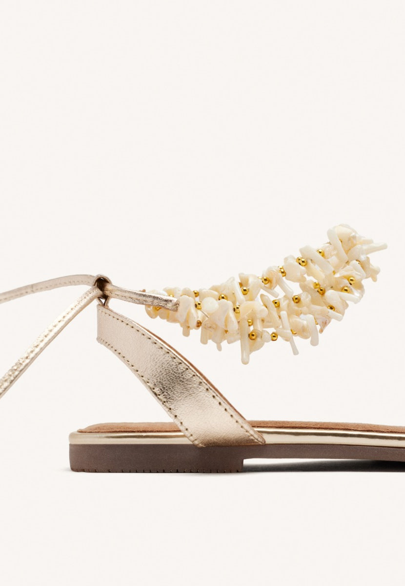 SANDALIAS PIEL TACHAS Y ABALORIOS PHOEBE