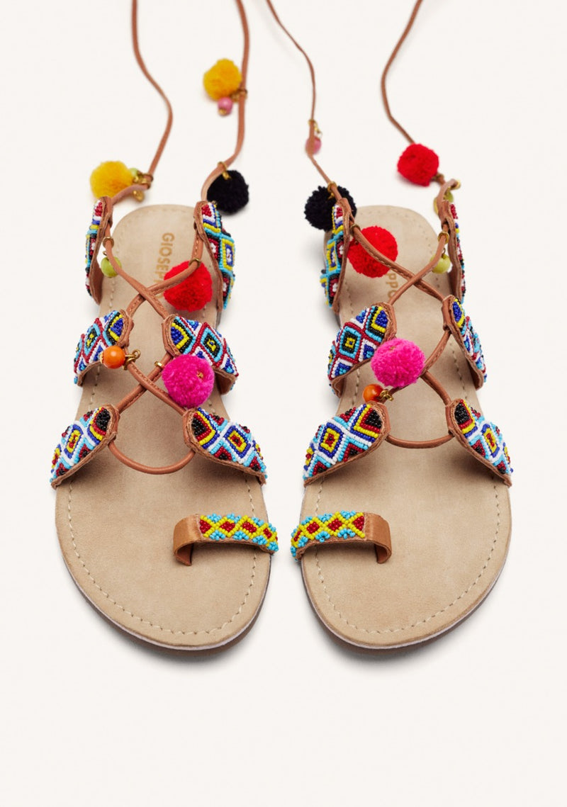 SANDALIAS PIEL ABALORIOS Y POMPONES DYANI