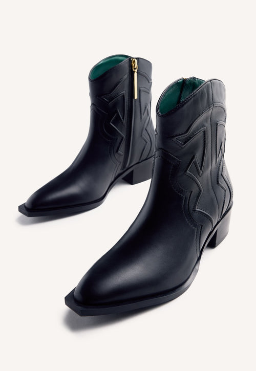 LEATHER ANIMAL PRINTBOY ANKLE BOOTS QUAMBA