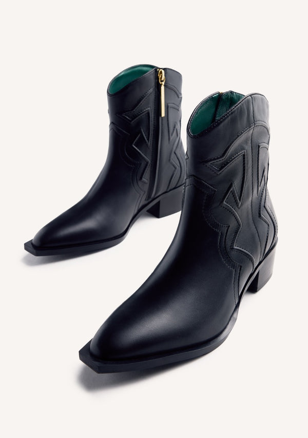 LEATHER ANIMAL PRINTBOY ANKLE BOOTS QUAMBA