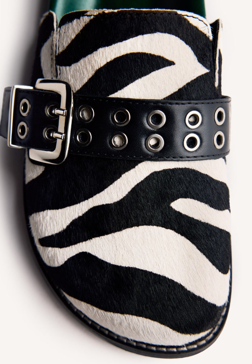 ZUECOS PIEL ESTAMPADO ANIMAL BEULAH