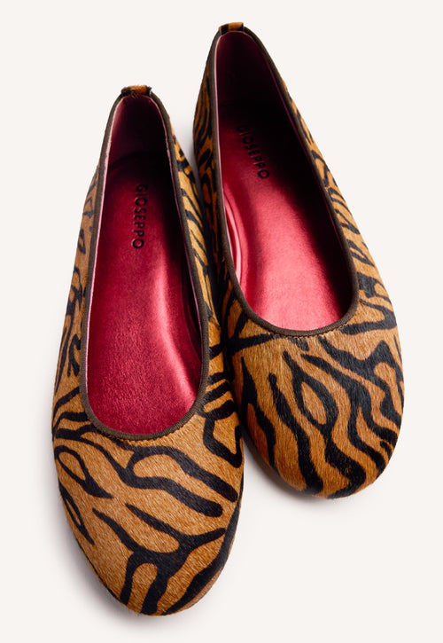 ANIMAL PRINT LEATHER BALLET FLATS CHOKIO