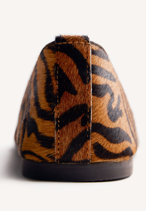ANIMAL PRINT LEATHER BALLET FLATS CHOKIO