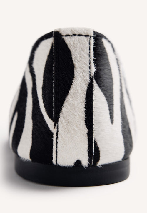 ANIMAL PRINT LEATHER BALLET FLATS CHOKIO