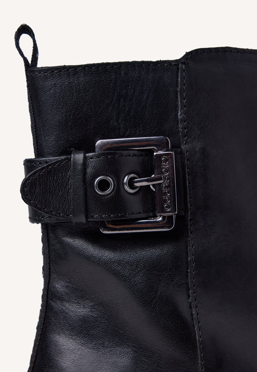 BOTAS PIEL HEBILLA UBLY