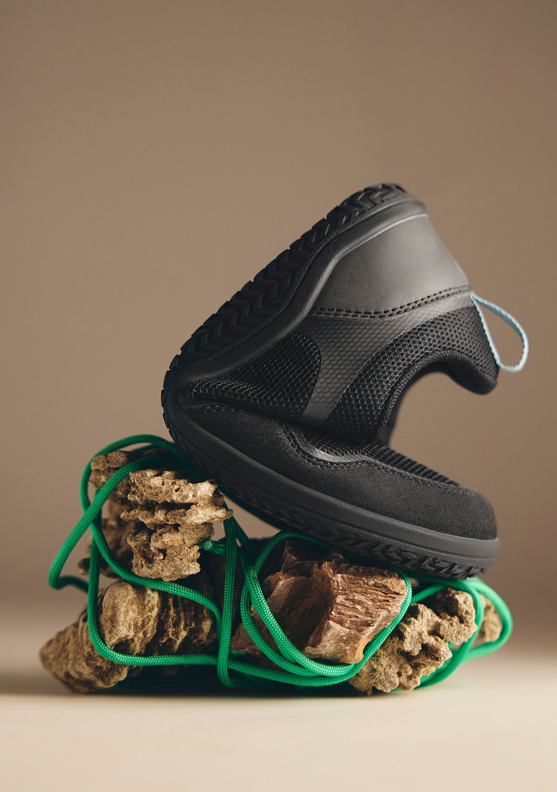 SNEAKERS BAREFOOT IN RETE LEOTA