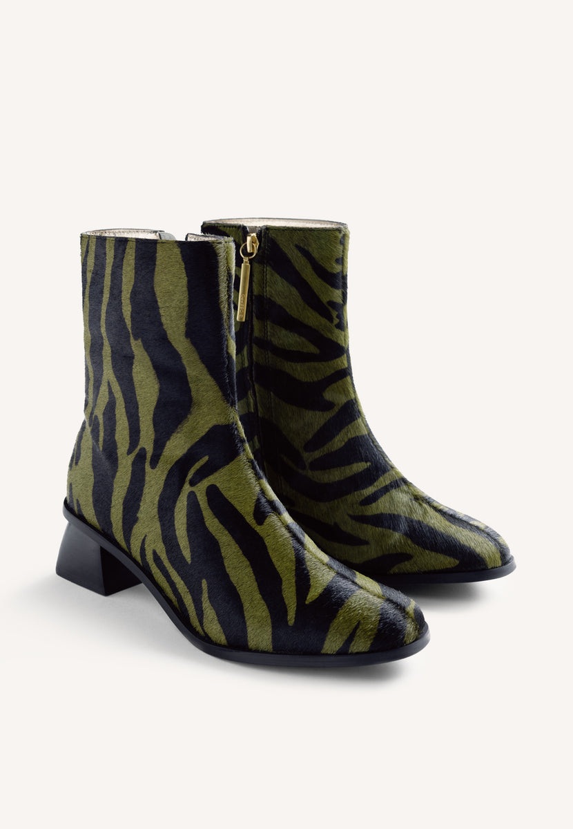 BOTINES PIEL ESTAMPADO ANIMAL BY MELYSSA PINTO