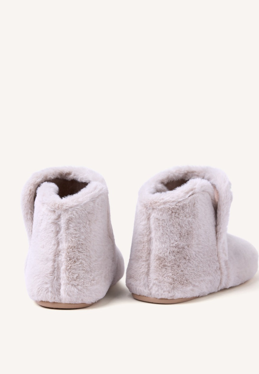 ZAPATILLAS DE CASA TIPO BOTÍN DE PELO CANDON