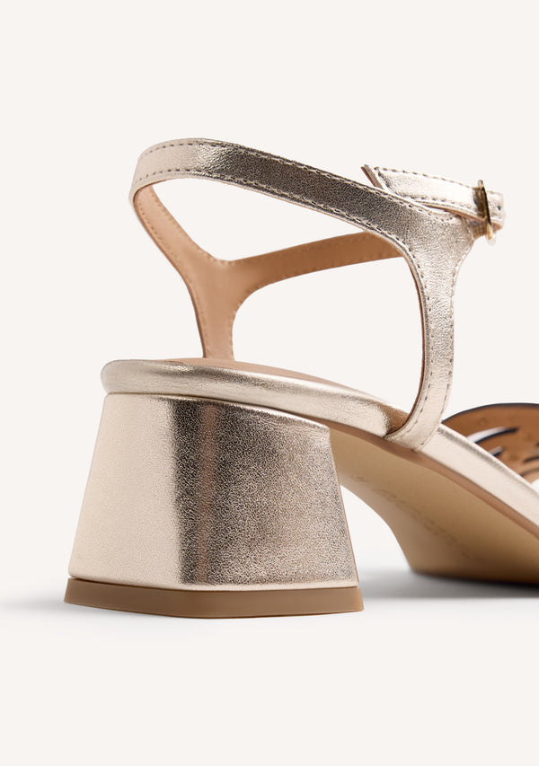 SANDÁLIAS COURO TACHAS BAIS