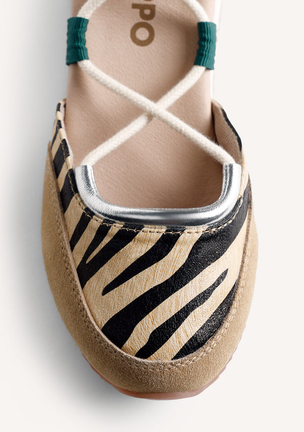 ZAPATILLAS ABIERTAS PIEL CUÑA ESTAMPADO ANIMAL ABUYA