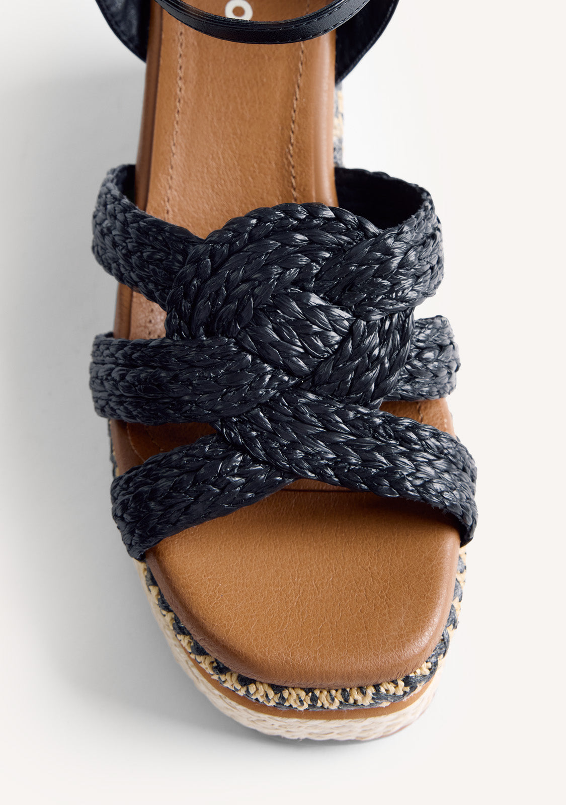 SANDALIAS CUÑA RAFIA KARATINA