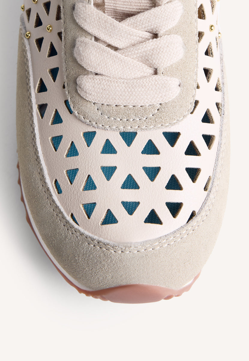 ZAPATILLAS PIEL, CALADOS Y TACHAS CASEVILLE