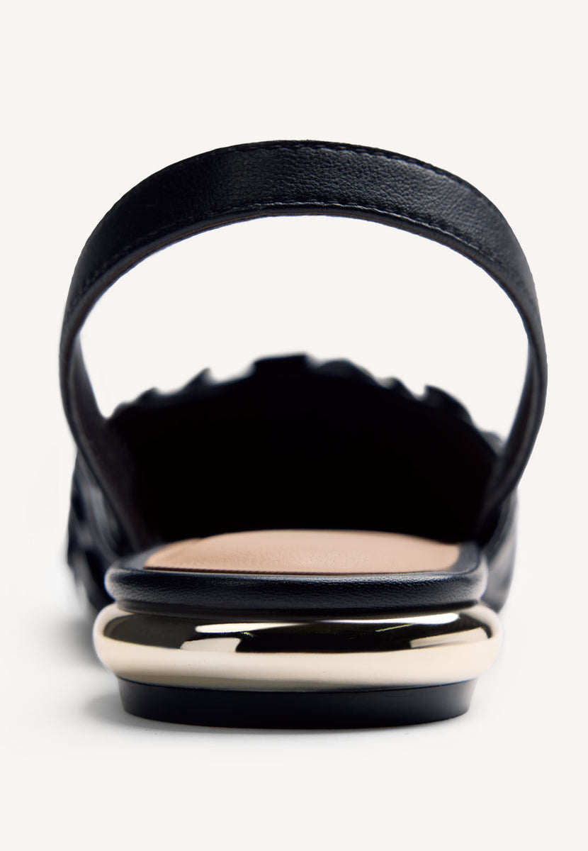 SABRINAS CANCANHAR ABERTO COURO FLORES KINNA