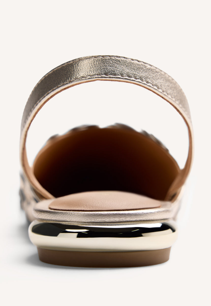 SABRINAS CANCANHAR ABERTO COURO FLORES KINNA