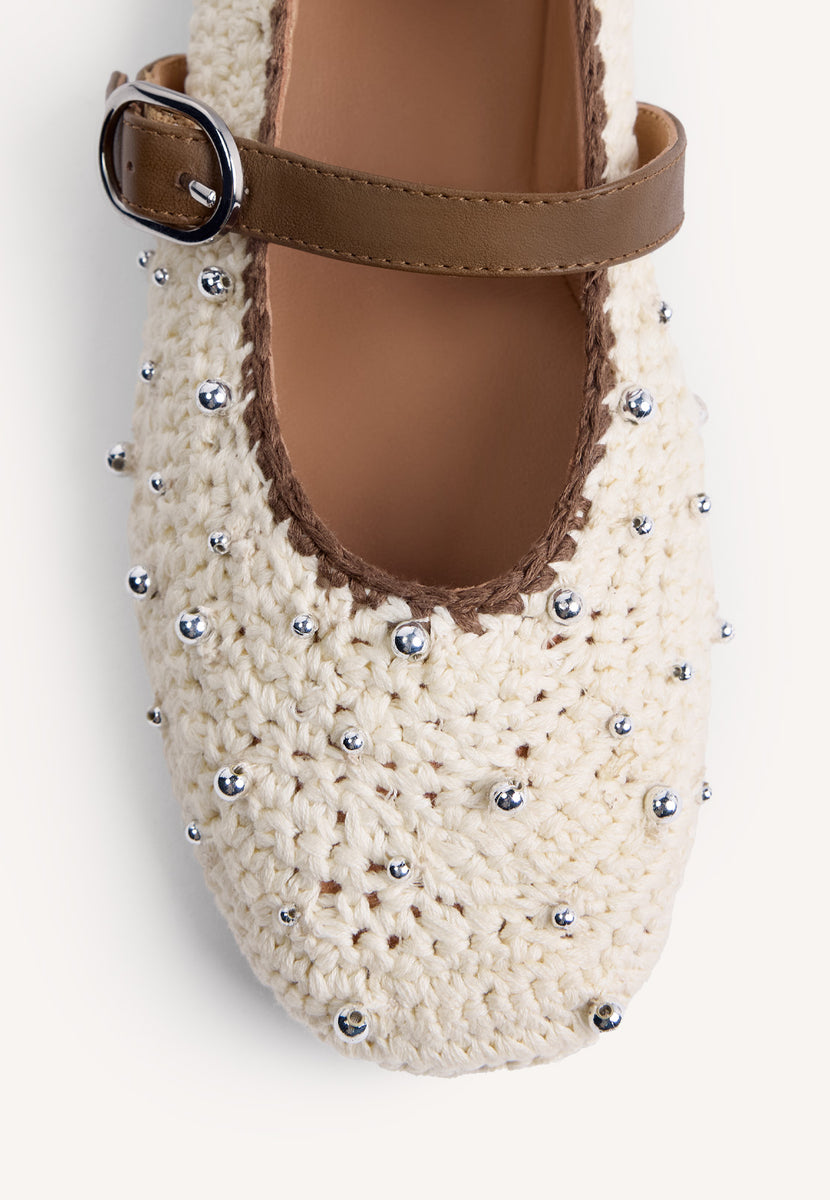 BAILARINAS PIEL, CROCHET Y CUENTAS MANYONI