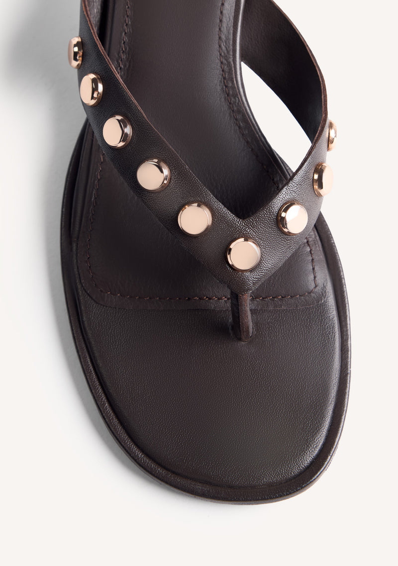 SANDALIAS TACÓN PIEL Y TACHAS SOKOTO