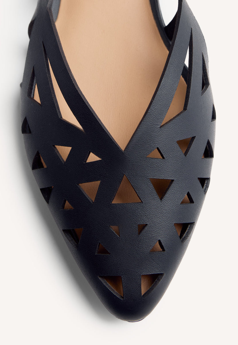 CUT-OUT LEATHER BALLET FLATS BUMALA