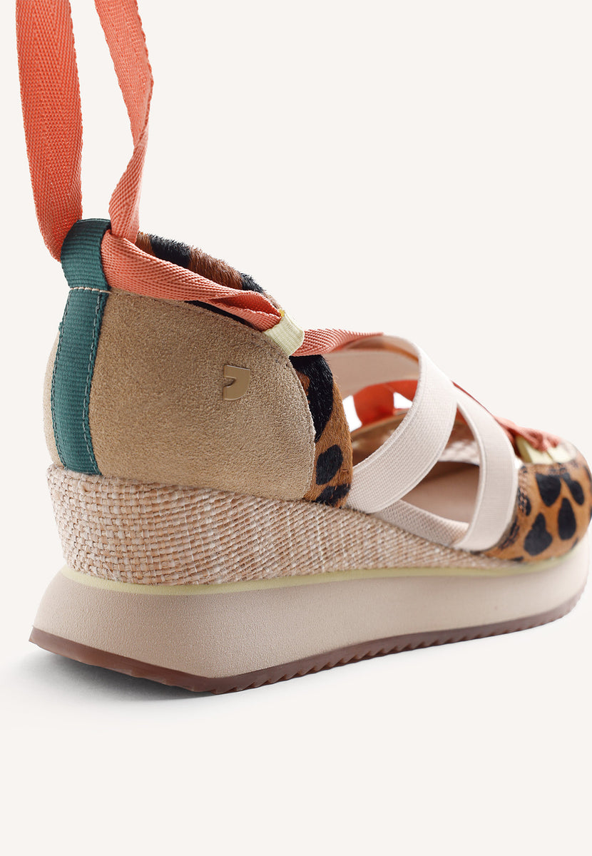 ZAPATILLAS ABIERTAS PIEL CUÑA ESTAMPADO ANIMAL DESINIC