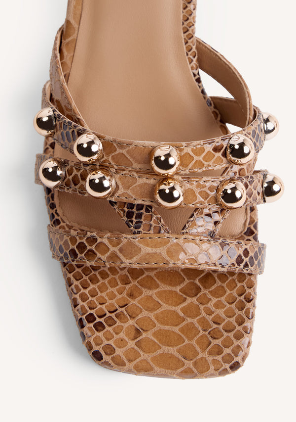 SANDALIAS TACÓN PIEL TACHAS KAKUMA