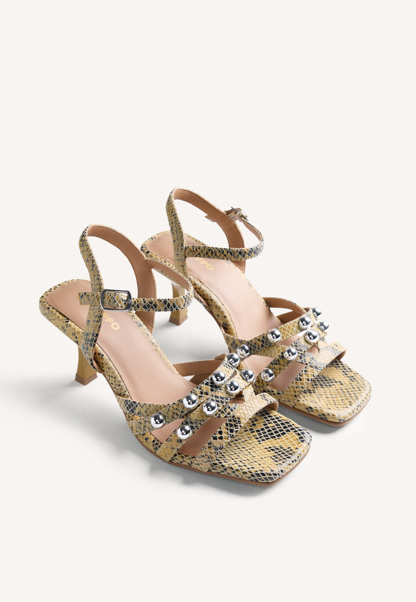 SANDALIAS TACÓN PIEL TACHAS KAKUMA