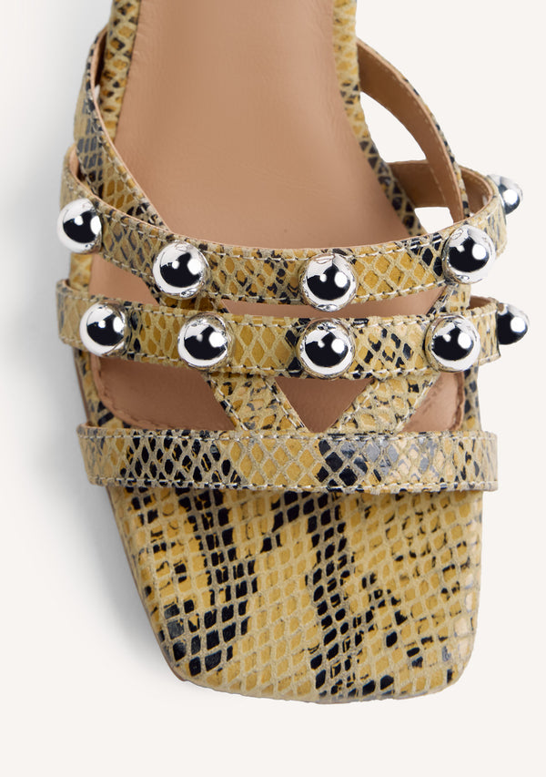 SANDALIAS TACÓN PIEL TACHAS KAKUMA