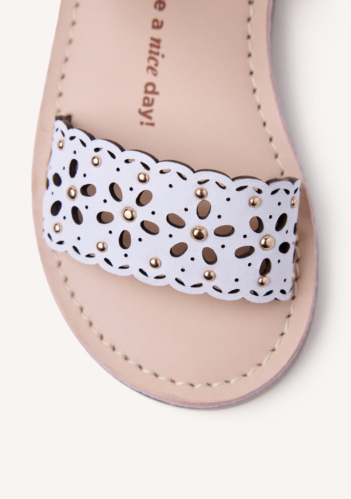 FLOWER CUT-OUT LEATHER SANDALS DIPOLOG