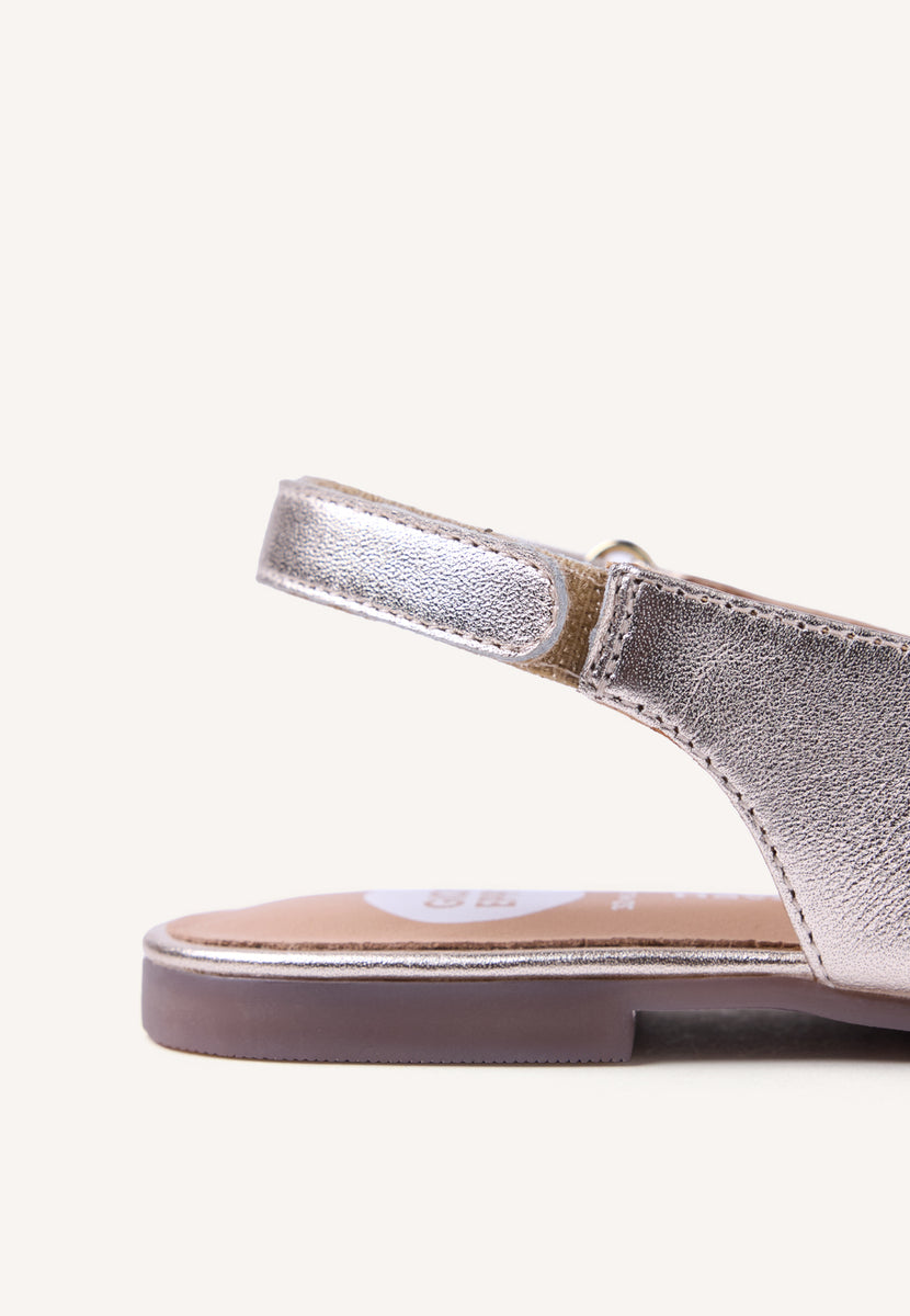 SABRINAS COURO TACHAS NAMANYE