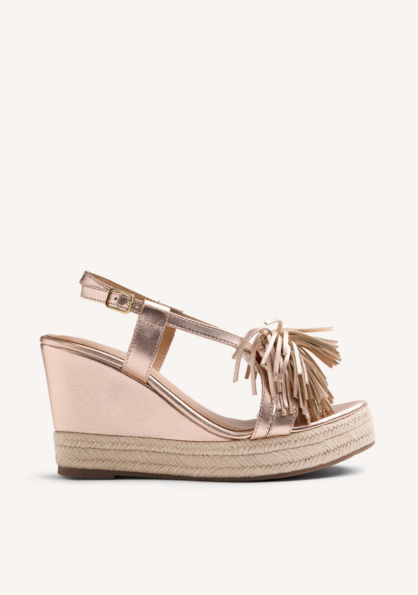 FRINGES SHINY LEATHER WEDGE SANDALS KILOSA