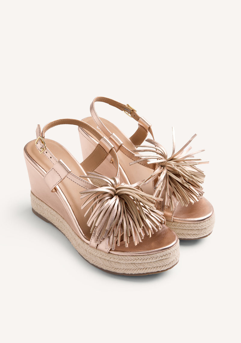 FRINGES SHINY LEATHER WEDGE SANDALS KILOSA