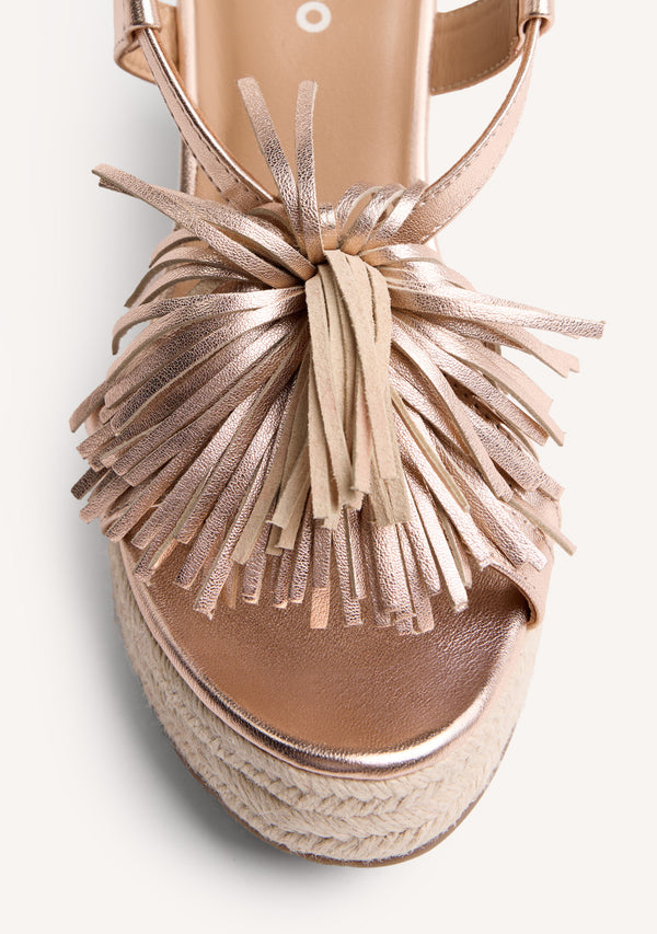 FRINGES SHINY LEATHER WEDGE SANDALS KILOSA