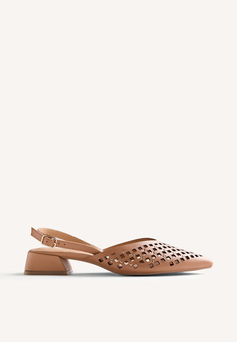 SCARPE TACCO PELLE TRAFORATA E BORCHIE LAGOS