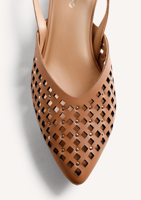 SCARPE TACCO PELLE TRAFORATA E BORCHIE LAGOS