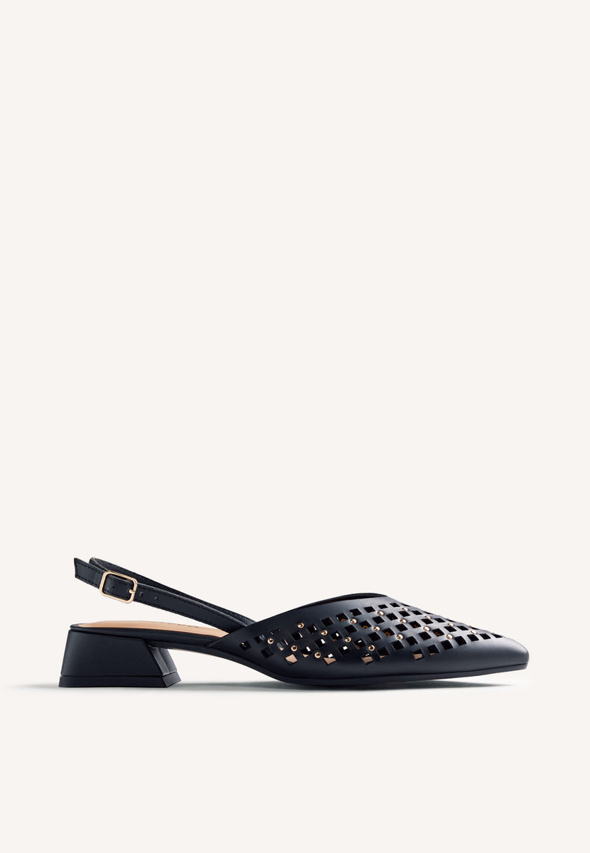 SCARPE TACCO PELLE TRAFORATA E BORCHIE LAGOS