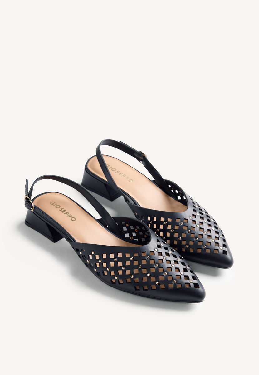 SCARPE TACCO PELLE TRAFORATA E BORCHIE LAGOS