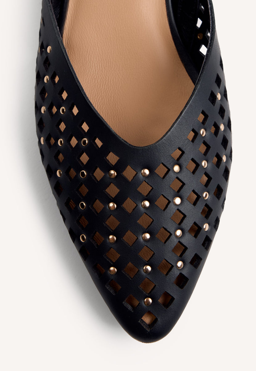 SCARPE TACCO PELLE TRAFORATA E BORCHIE LAGOS