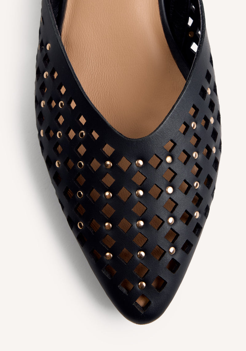 ZAPATOS TACÓN PIEL CALADA Y TACHAS LAGOS