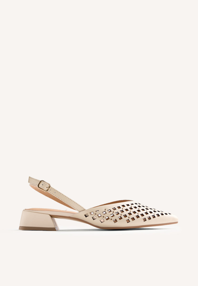 SCARPE TACCO PELLE TRAFORATA E BORCHIE LAGOS