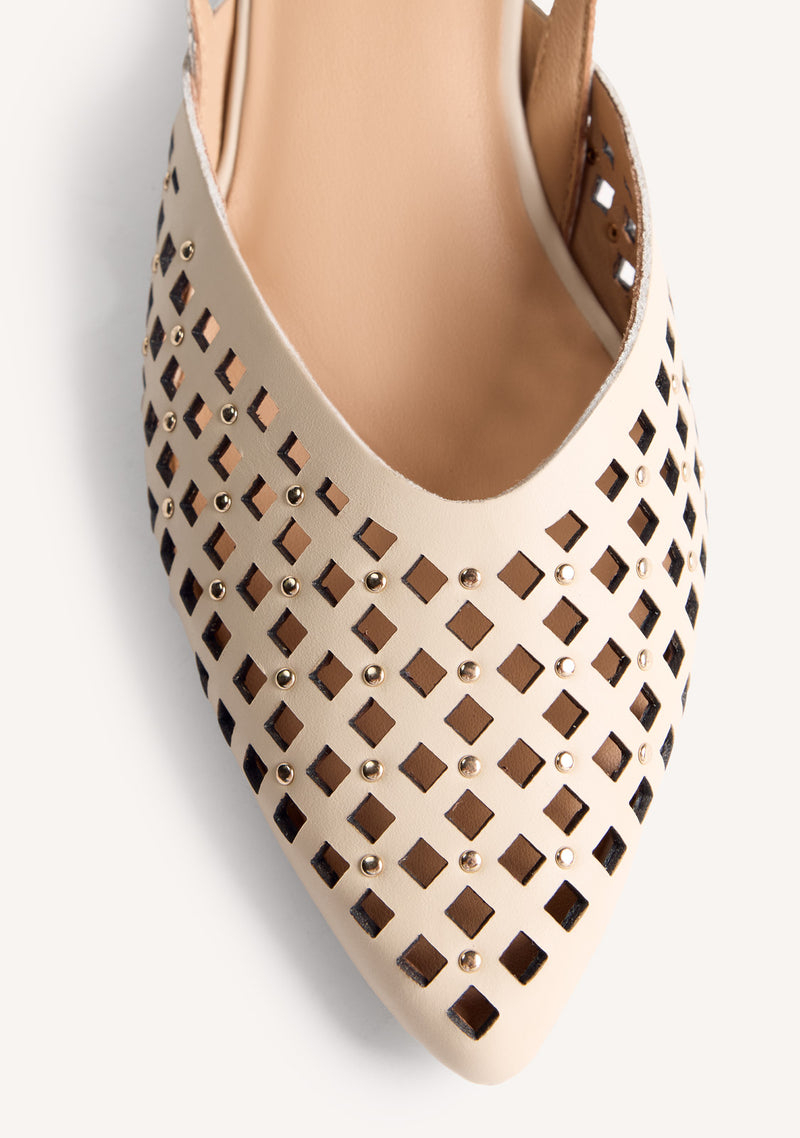 ZAPATOS TACÓN PIEL CALADA Y TACHAS LAGOS