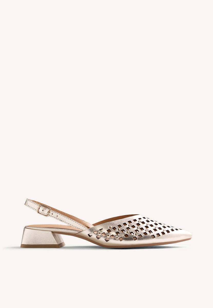 SCARPE TACCO PELLE TRAFORATA E BORCHIE LAGOS