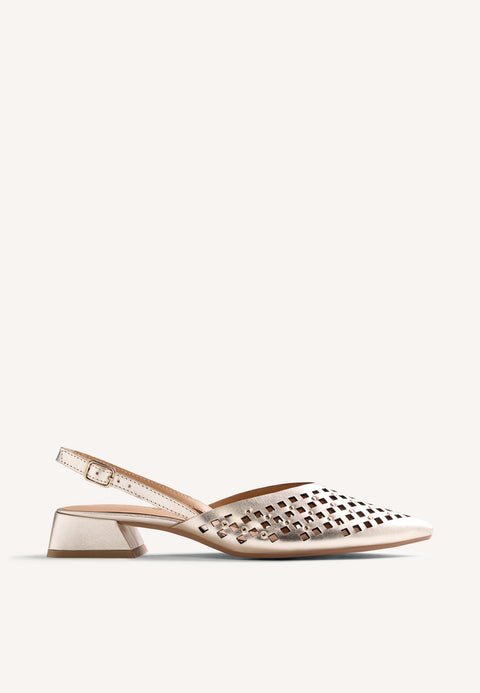 SCARPE TACCO PELLE TRAFORATA E BORCHIE LAGOS