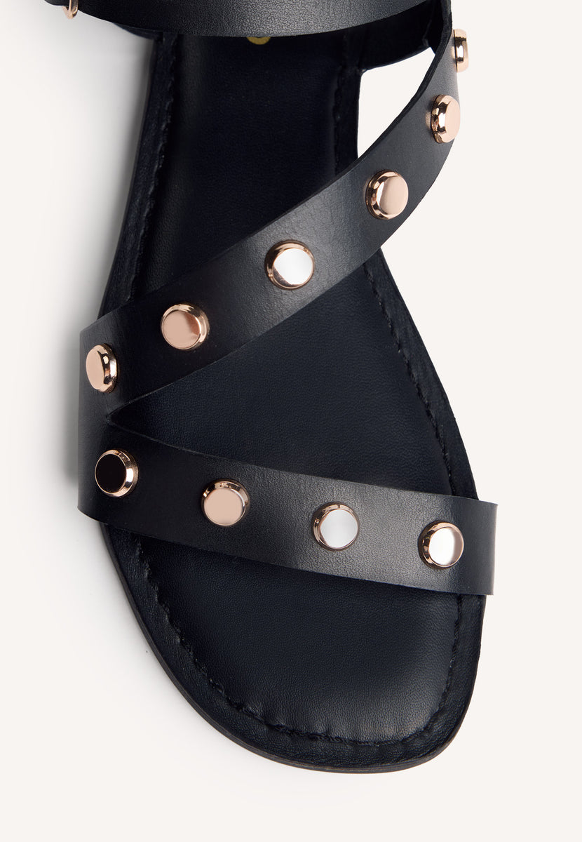 SANDALIAS PIEL TACHAS MASENO