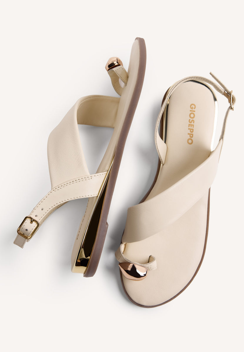 SANDALIAS DE CUERO CON ANILLOS STONY