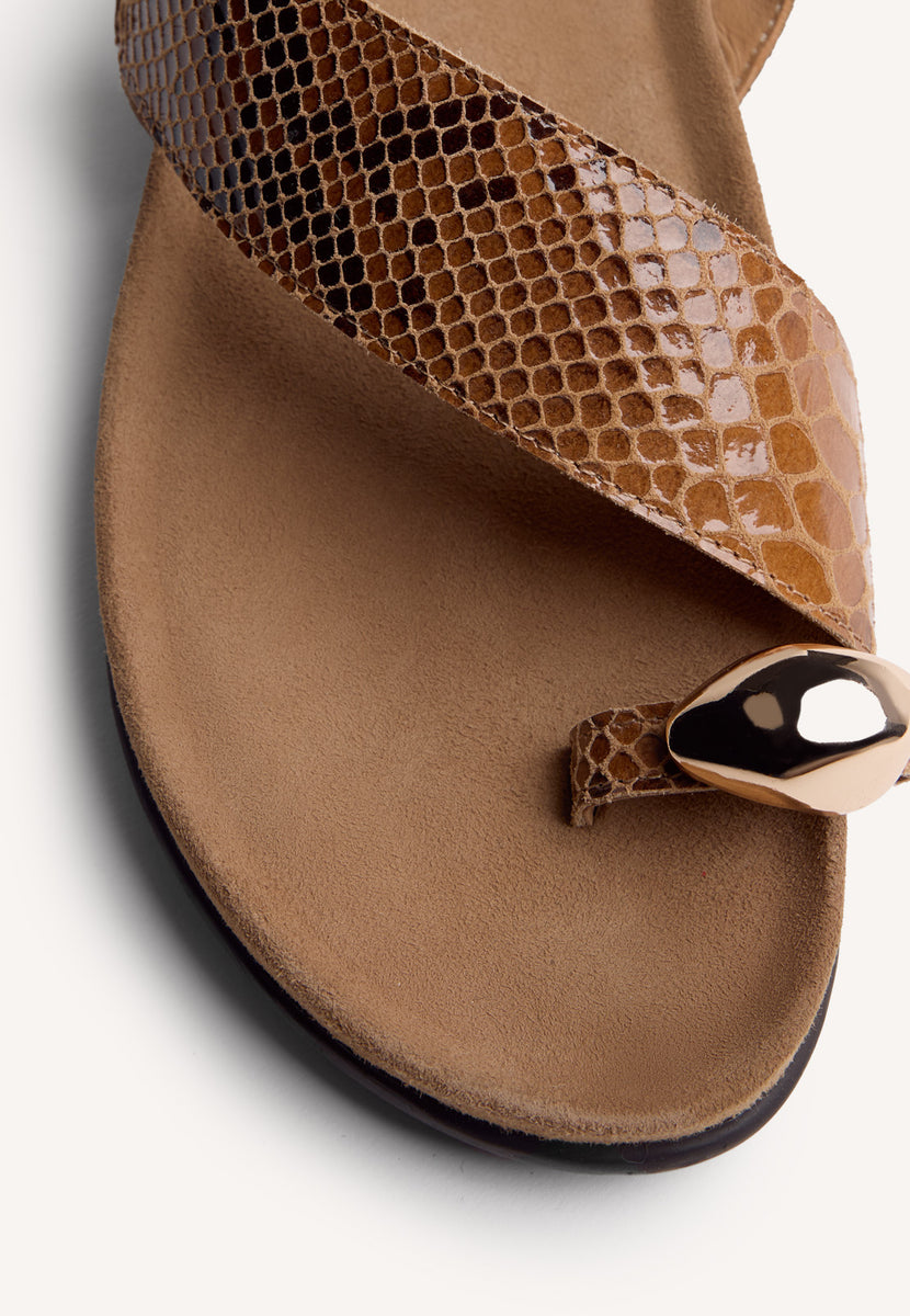 SANDALIAS PIEL ESTAMPADO ANIMAL Y JOYA TANAUAN