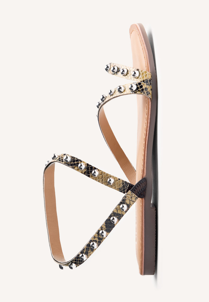 SANDALIAS PIEL ESTAMPADO ANIMAL Y TACHAS SUBUKIA