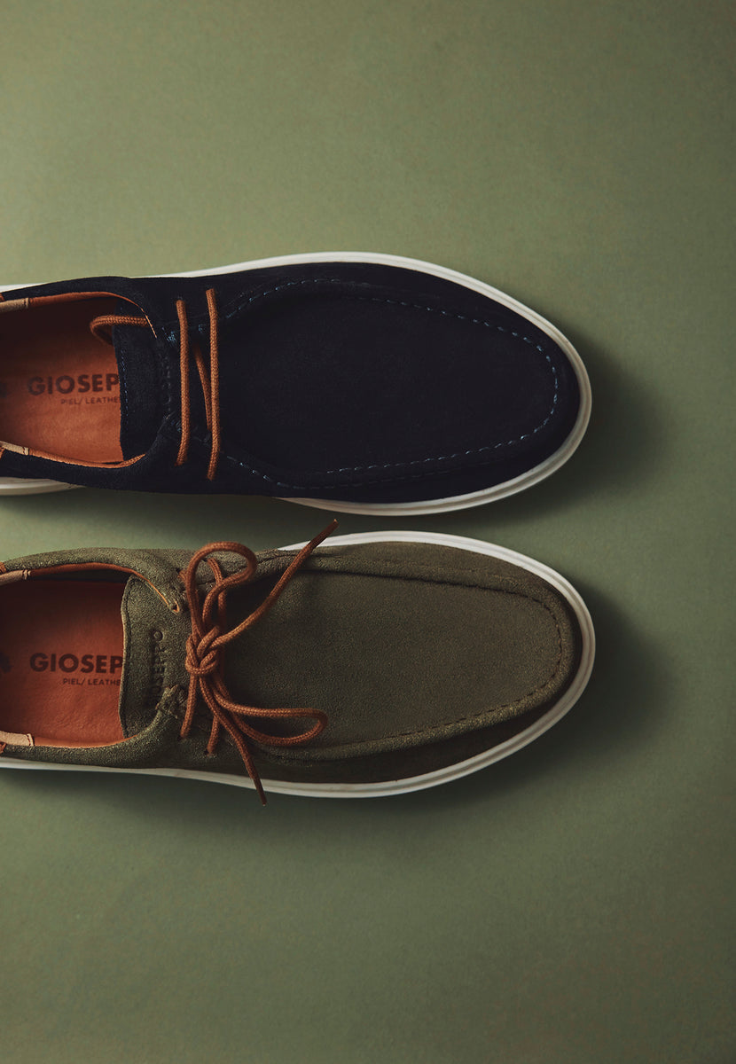 ZAPATILLAS WALLABEE PIEL SERRAJE UYO