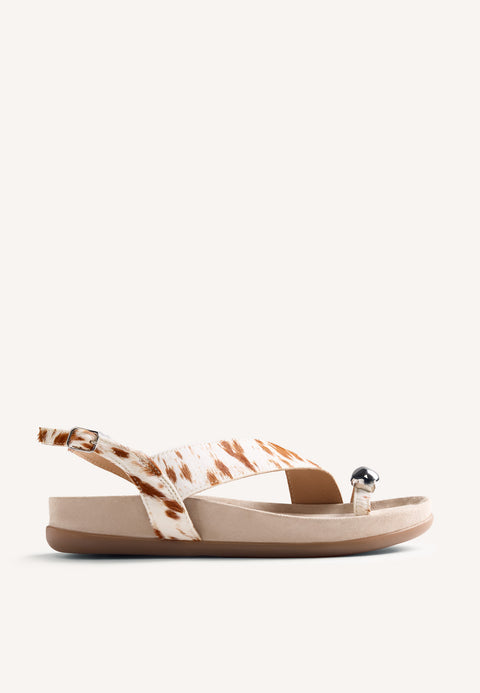 SANDALIAS PIEL ESTAMPADO ANIMAL Y ANILLO CHACAS