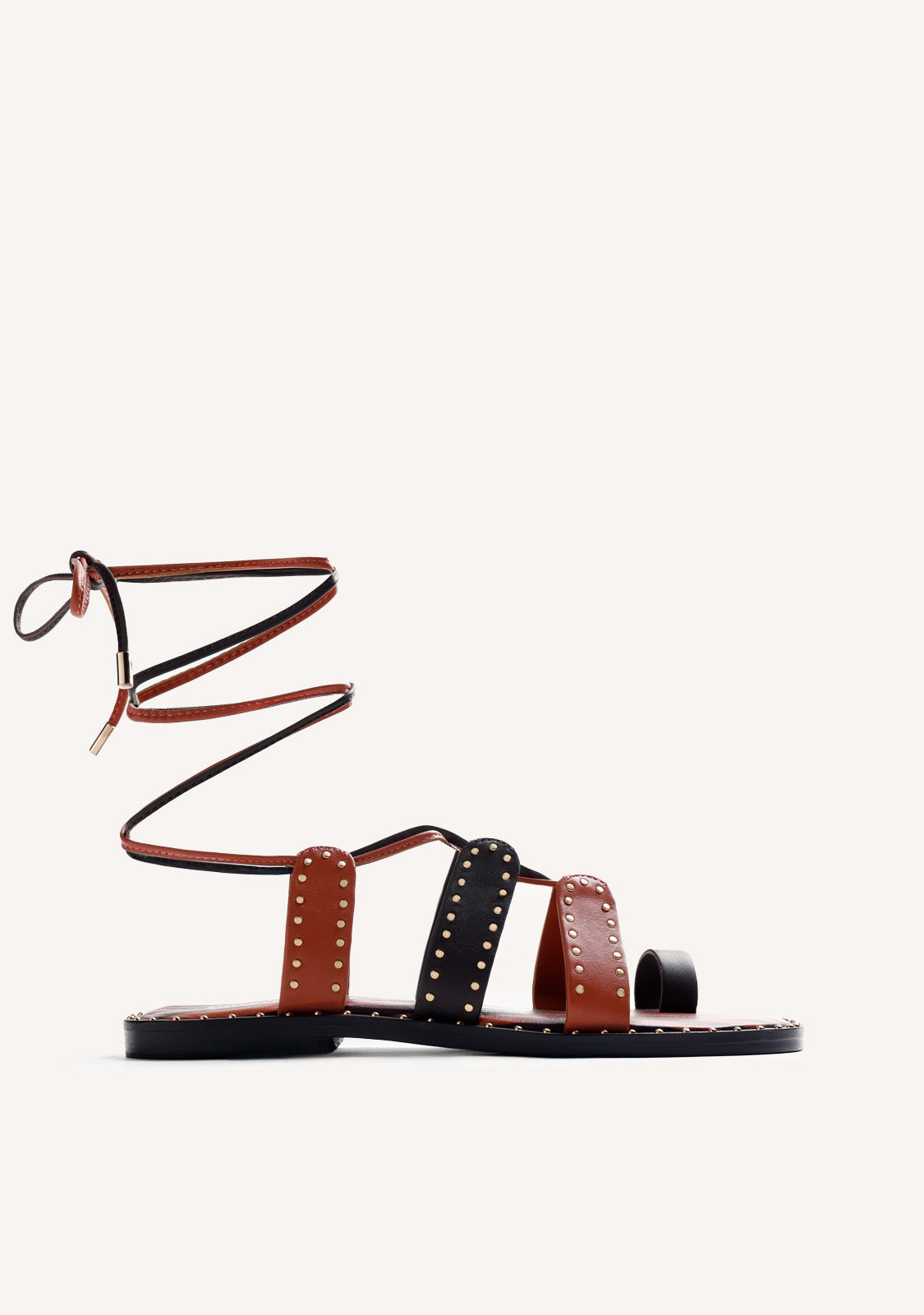 LEATHER SANDALS WITH STUDS BY MARÍA G. DE JAIME