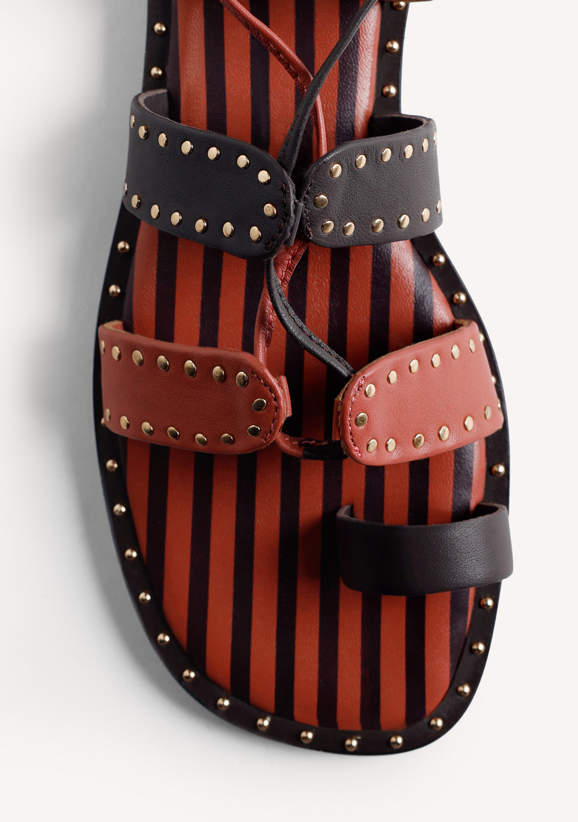 LEATHER SANDALS WITH STUDS BY MARÍA G. DE JAIME