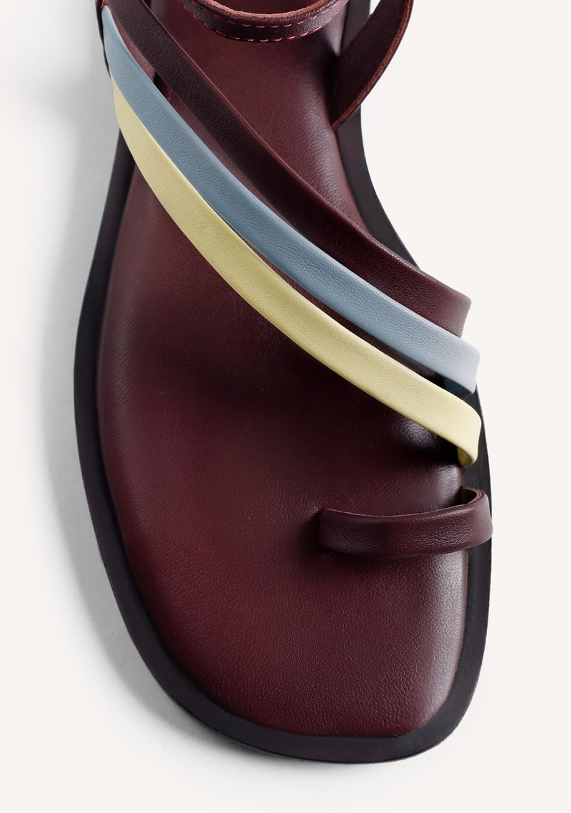 LEATHER SANDALS BY MARÍA G. DE JAIME