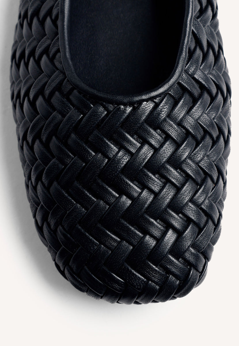 BLACK BRAIDED LEATHER BALLET FLATS
